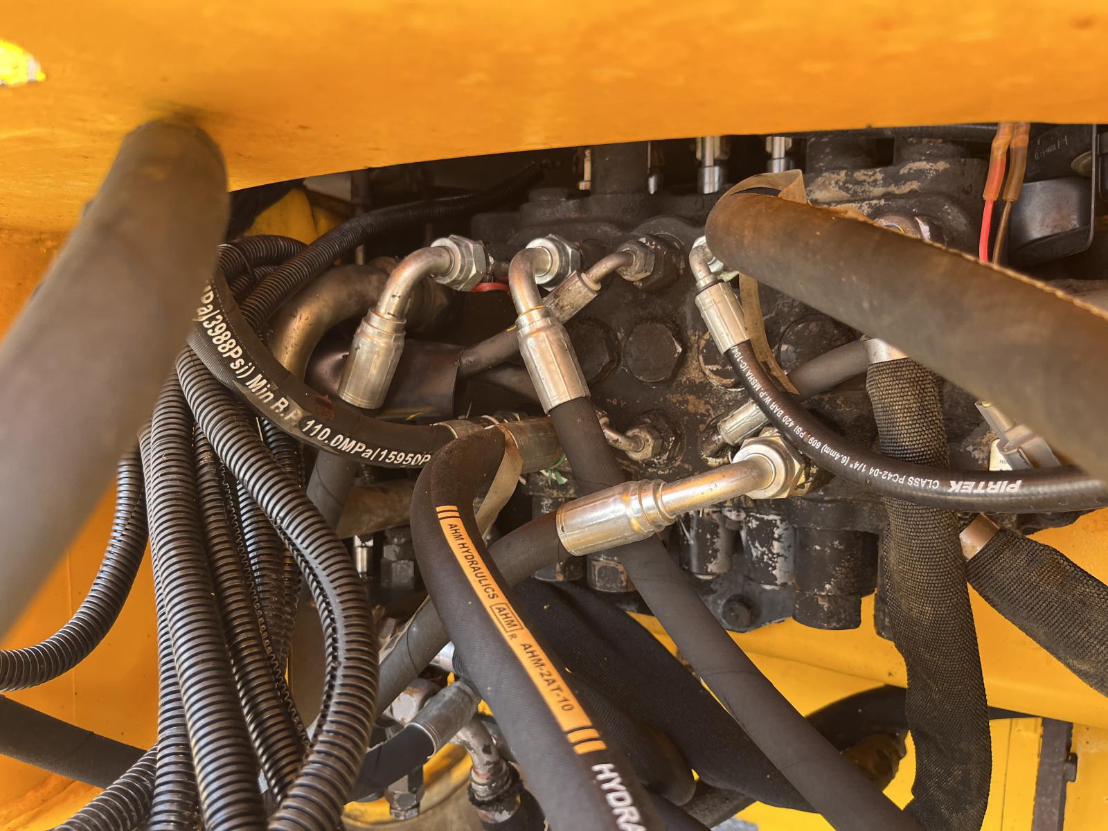 ./imagenes/INVOICE/2019/15507/JCB 214 SERIES 3 (11).JPG